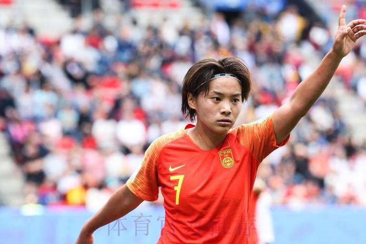 玫瑰再绽放 | 王霜助攻王珊珊破门 中国女足1-2不敌法国女足